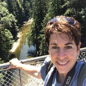 Meet your Posher, Lora